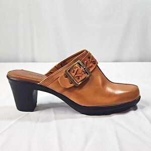 Clarks bendables Tan Leather Clogs Size 7.5